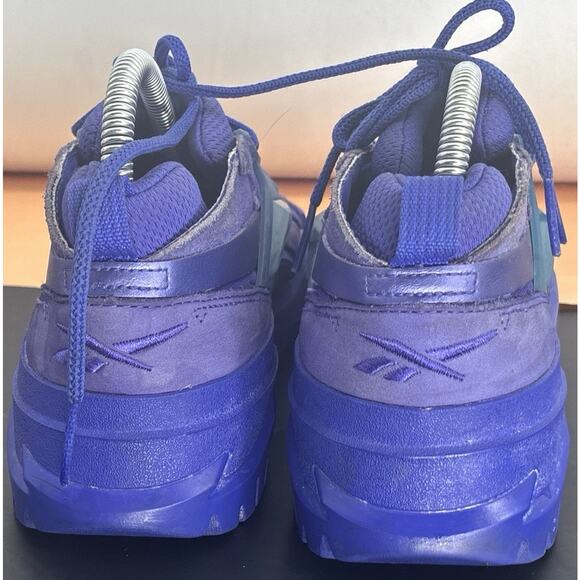 Athletic_Shoes
